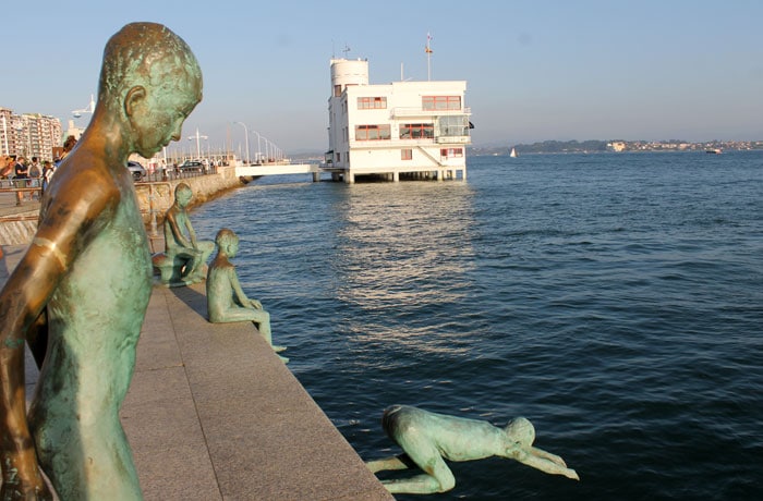 Esculturas de los raqueros qué visitar en Santander