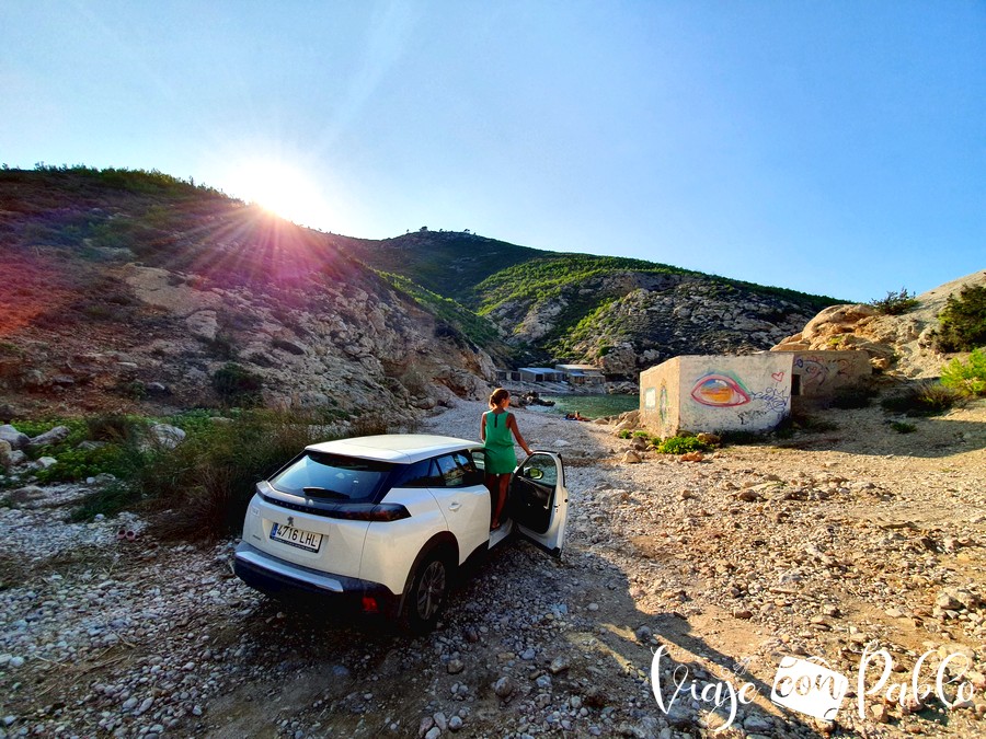 Con nuestro coche al pie de la cala del Port de Ses Caletes