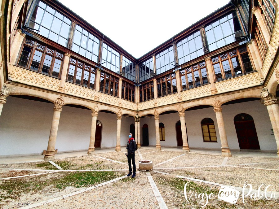 Patio del Palacio de los Condes de Requena