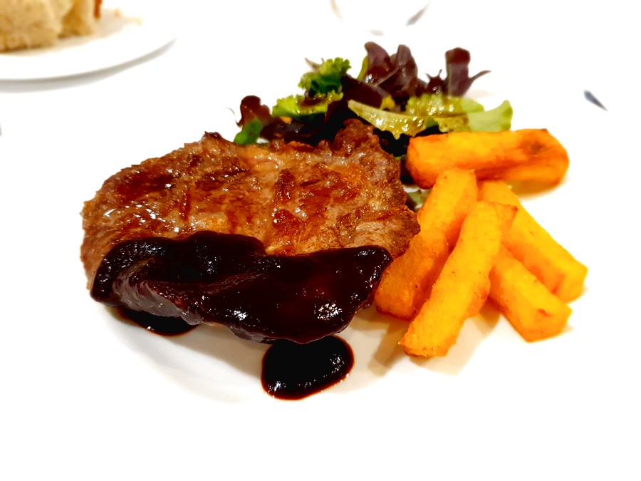 Secreto ibérico en el restaurante de la bodega Monte la Reina