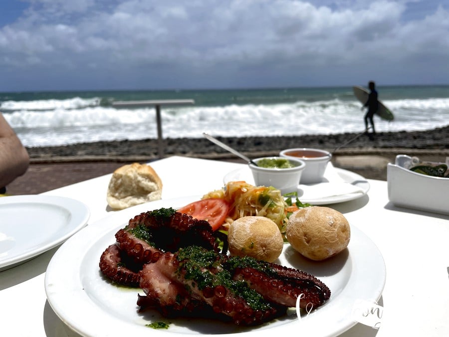 Pulpo a la plancha con vistas en La Casa de la Playa