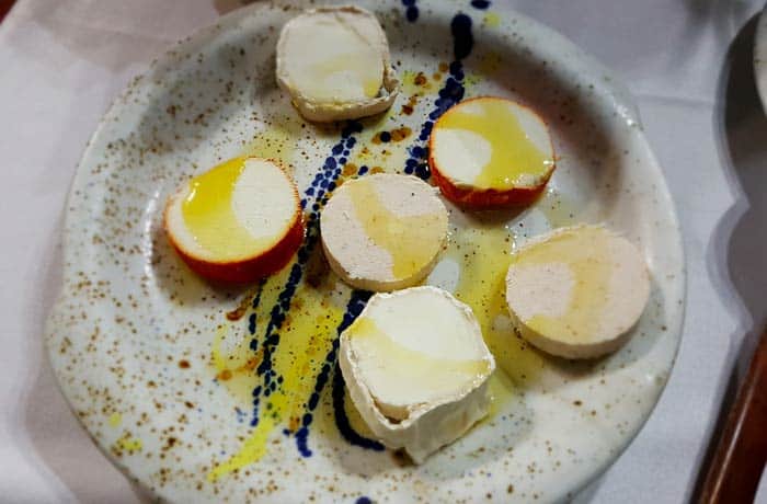 Tabla de quesos del valle de Balboa comer en Las Médulas