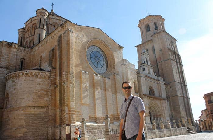 Pablo ante la Colegiata de Santa María la Mayor qué ver en Toro