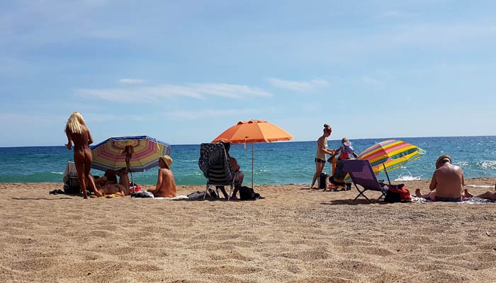 Nudismo en Illa Roja mejores calas de la Costa Brava