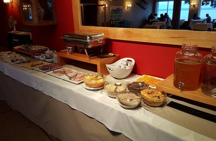 Desayuno del hotel Tres Reyes en Bariloche Argentina por libre
