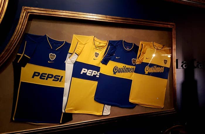 Camisetas de Boca Juniors en el Museo de la Pasión Boquense visitar La Boca
