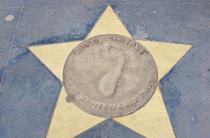 Estrella de Simeone enfrente de La Bombonera visitar La Boca