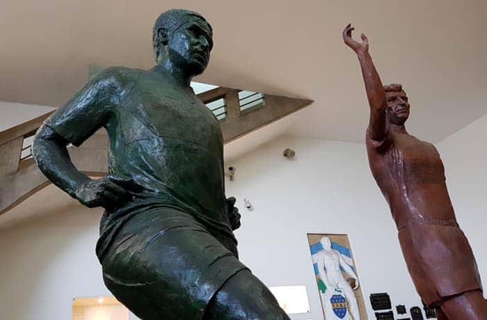 Estatuas de Riquelme y Palermo en La Bombonera visitar La Boca