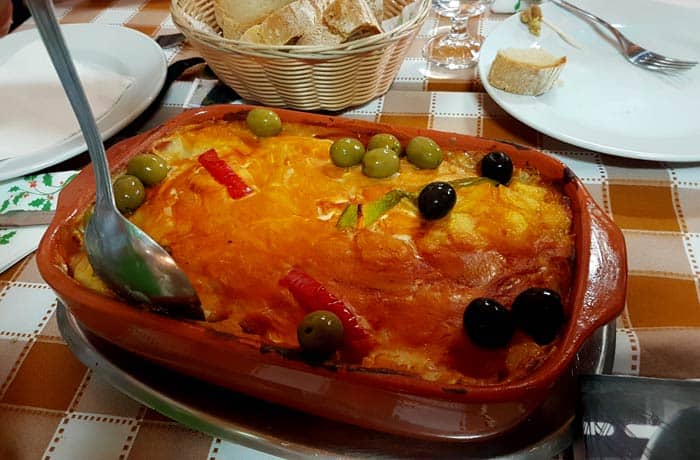 Bacalao al horno del restaurante Casa Chico Tresminas