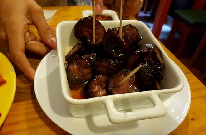 Chorizo al vino verde de la Adega Kilowatt comer en Amarante
