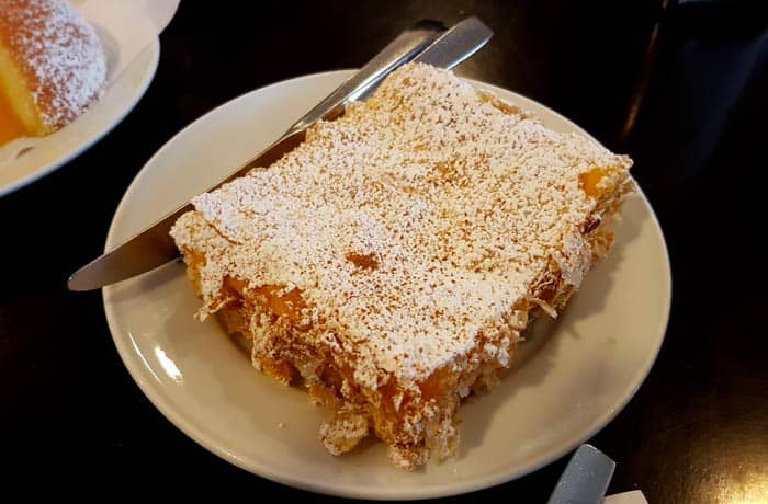 Dulce conventual en la Confeitaria da Ponte comer en Amarante