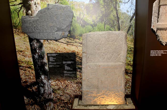 Estelas funerarias romanas en el centro de interpretación de Tresminas