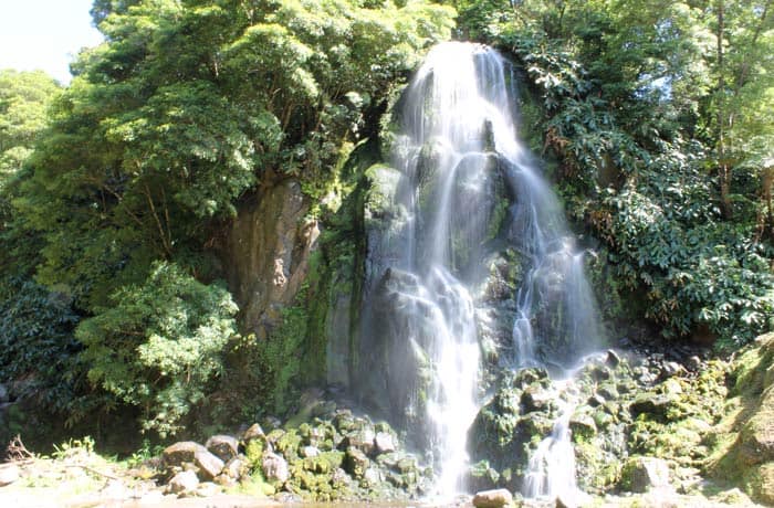 Cascada de la Ribeira dos Caldeiroes en Sao Miguel viajar a las Azores por libre