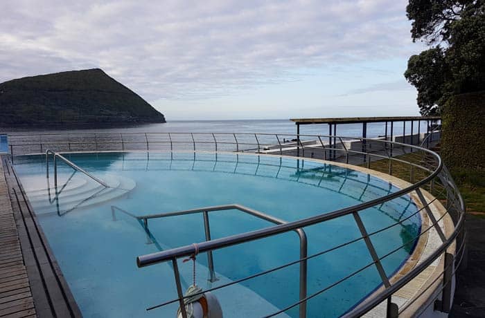 Piscina del hotel do Caracol en Terceira viajar a las Azores por libre